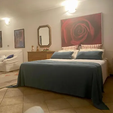 With Swimming Pool In Manerba Del Garda Appartamento Montinelle